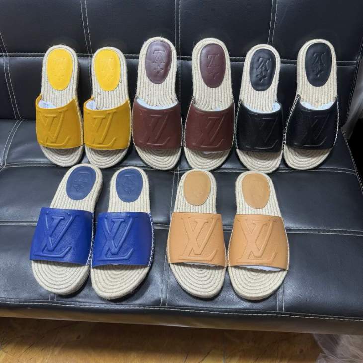 Picture of Louis Vuitton Slippers _SKULVsz38-45hnx04091514